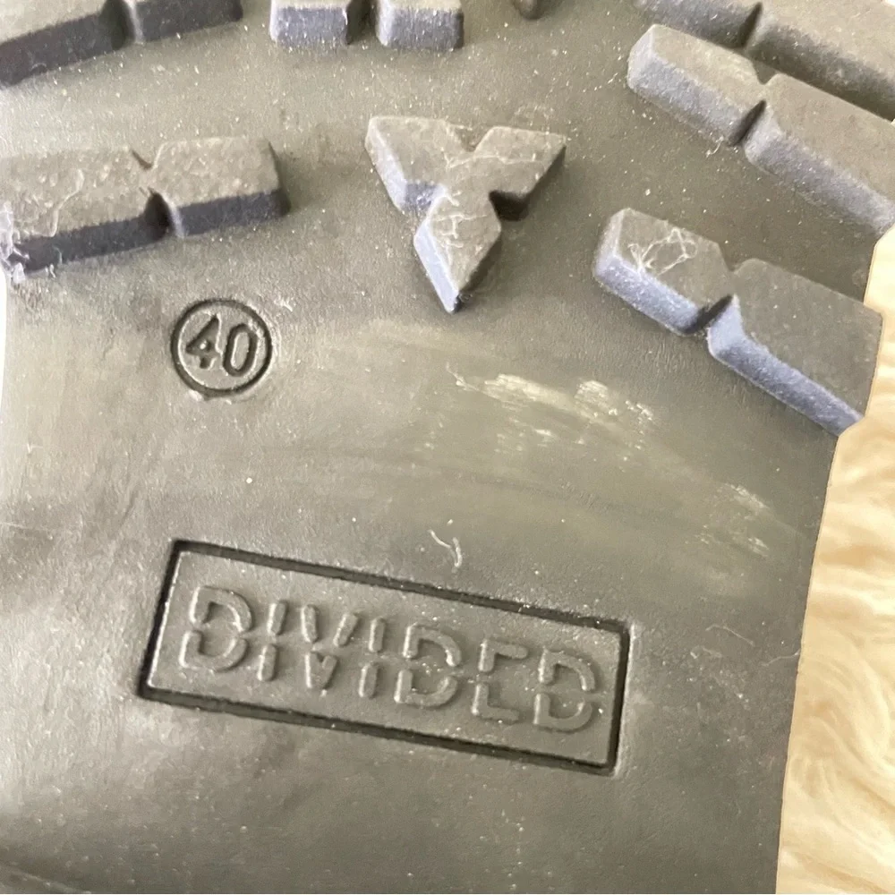 Divided Gold Glitter tie Oxford. Lug sole. Sz40 - Picture 12 of 14